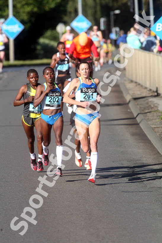 Jo Pavey leads the 2008 BUPA Great North Run
